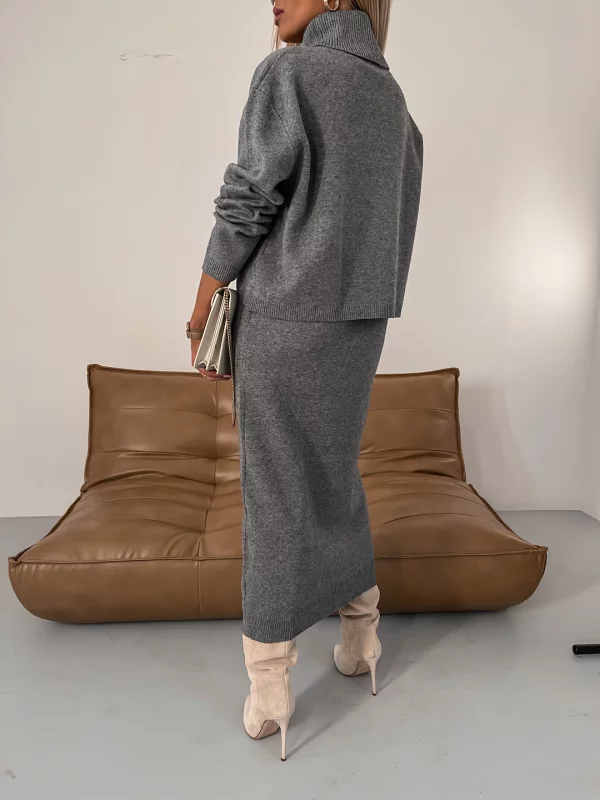 Louise - Autumn/winter knitting kit for women