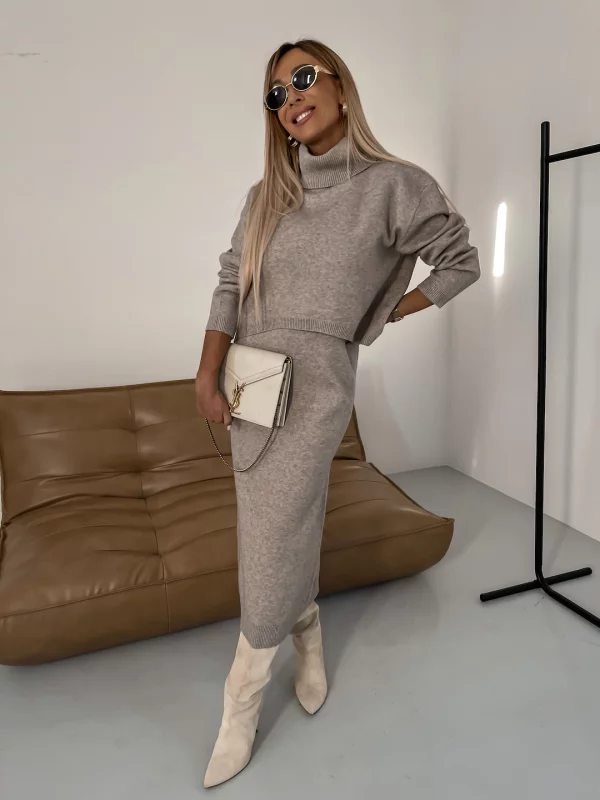 Louise - Autumn/winter knitting kit for women