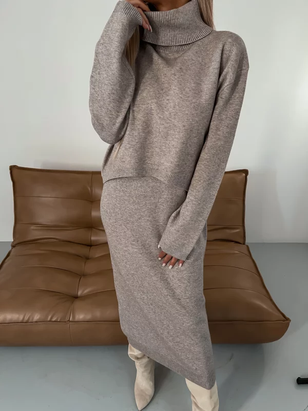 Louise - Autumn/winter knitting kit for women