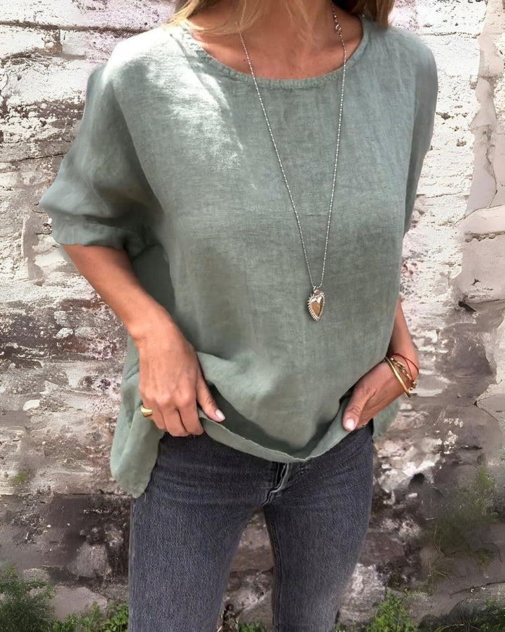 Suzan - Essential T-Shirt
